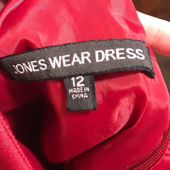 Red Dress - Picture 4 of 4